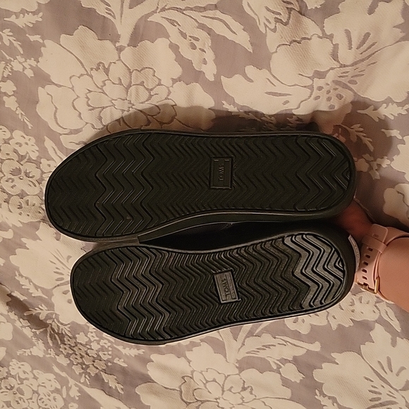 Toms - Picture 4 of 6